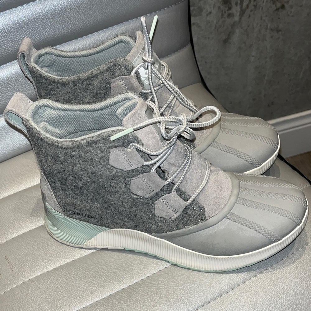 Sorel Gray and White Winter Boots